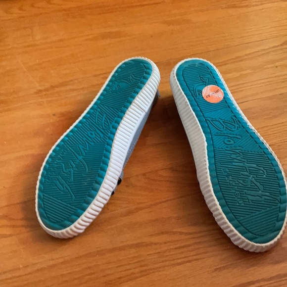 Blowfish slip on size 6 - Picture 2 of 3